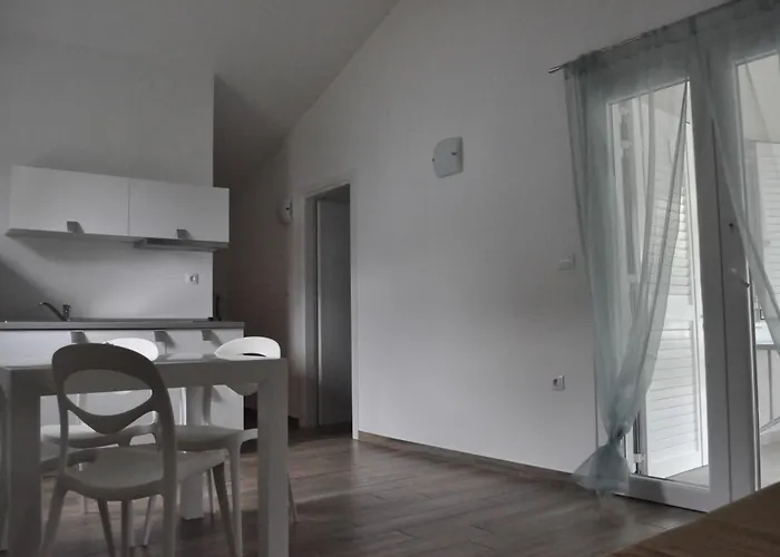 Stara Gavza - , Prázdninový areál Cres