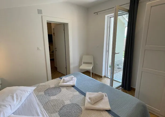 Stara Gavza - , 3*
