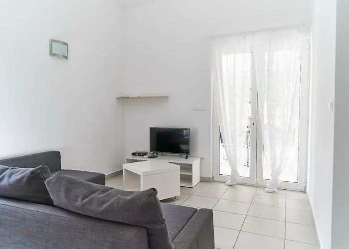 Stara Gavza - , 3* Cres