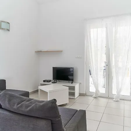 Stara Gavza - , 3* Cres